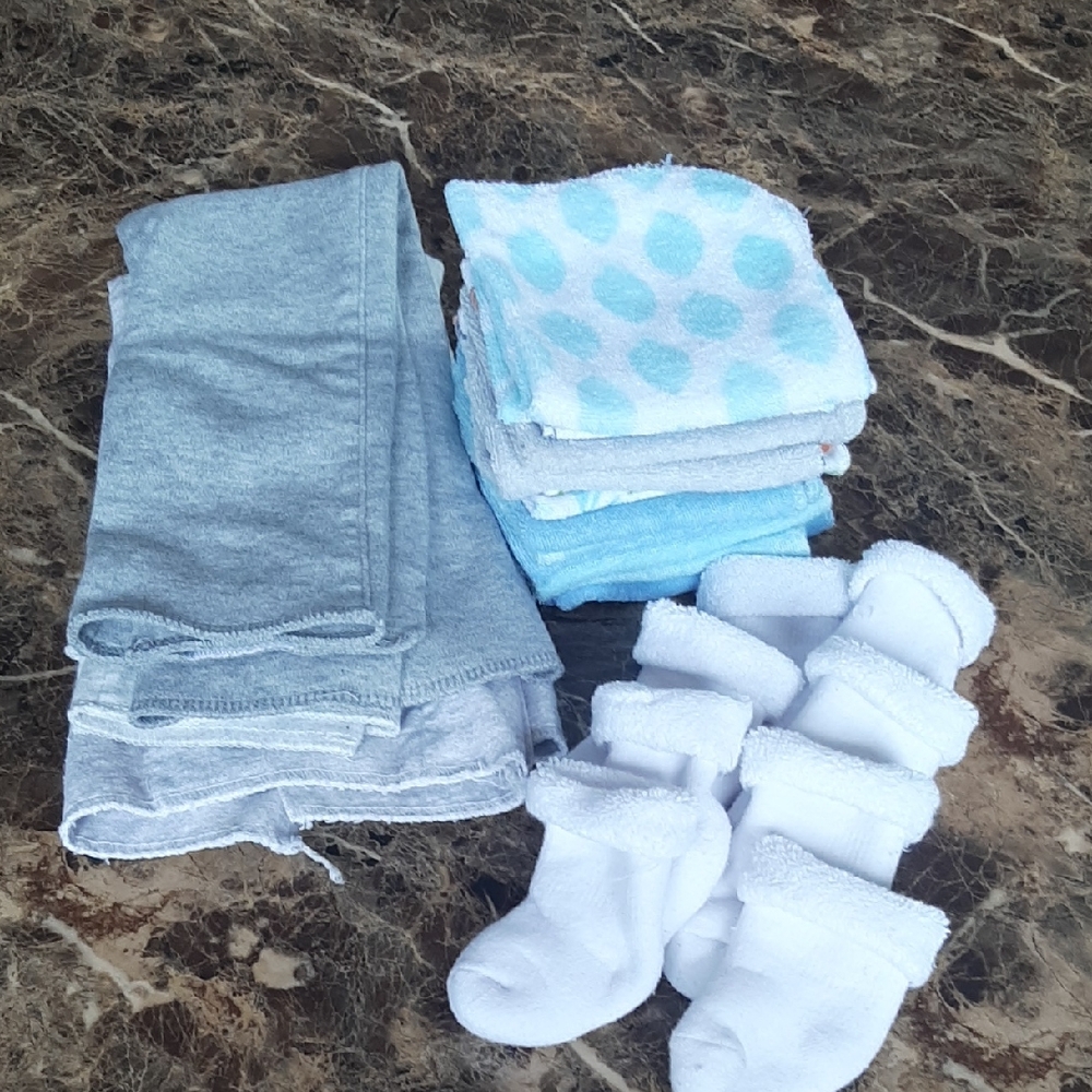 Baby Bundle Washcloths, Burp Cloths And Socks